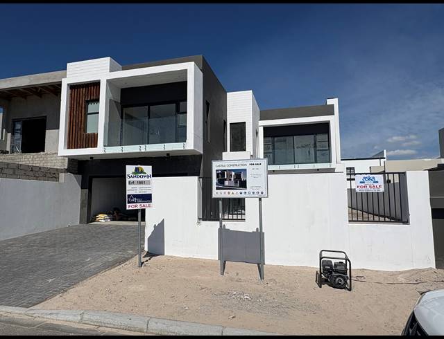 5 BEDROOM HOUSE FOR SALE IN SANDOWN